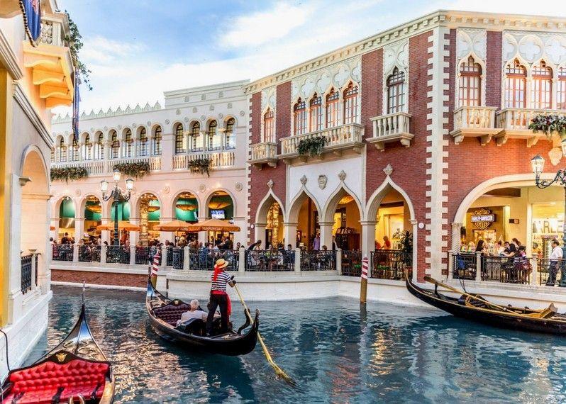 L'hotel Venetian, Las Vegas, Nevada,USA. 
©mariakraynova/Shutterstock