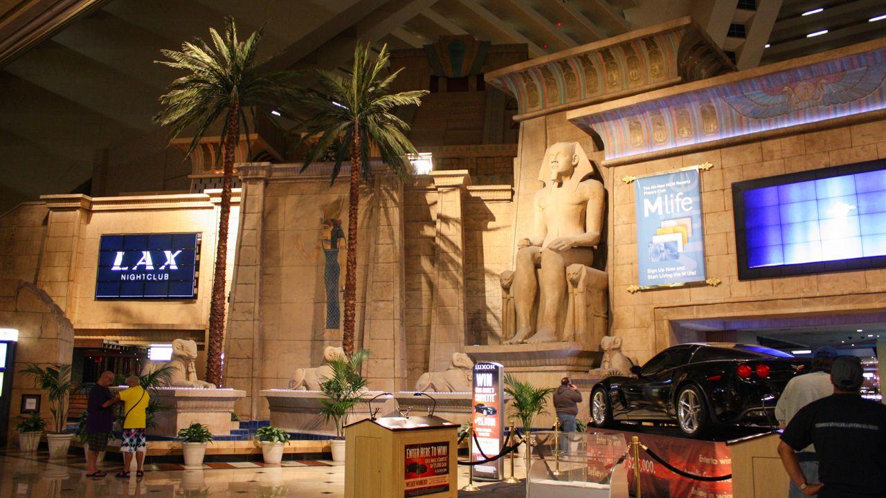 Hübsche Gestaltung mit vielen Statuen.